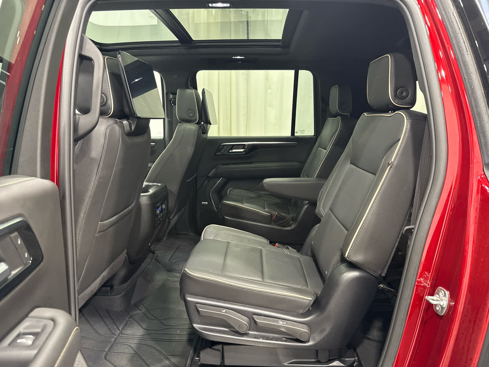 Certified 2025 Chevrolet Suburban Premier AWD/4WD image 12