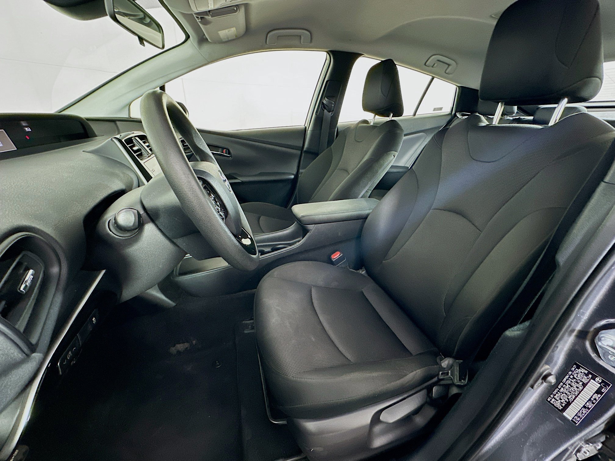 Used 2021 Toyota Prius L Eco w/ Carpet Mat Package (TMS) FWD image 13