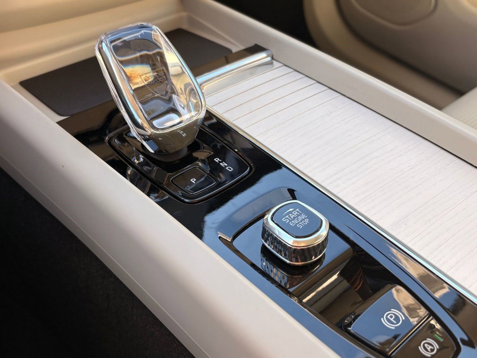 New 2026 Volvo XC60 B5 Ultra w/ Climate Package image 30