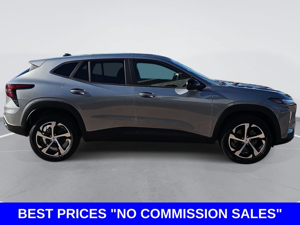 New 2026 Chevrolet Trax RS w/ Sunroof Package FWD image 2