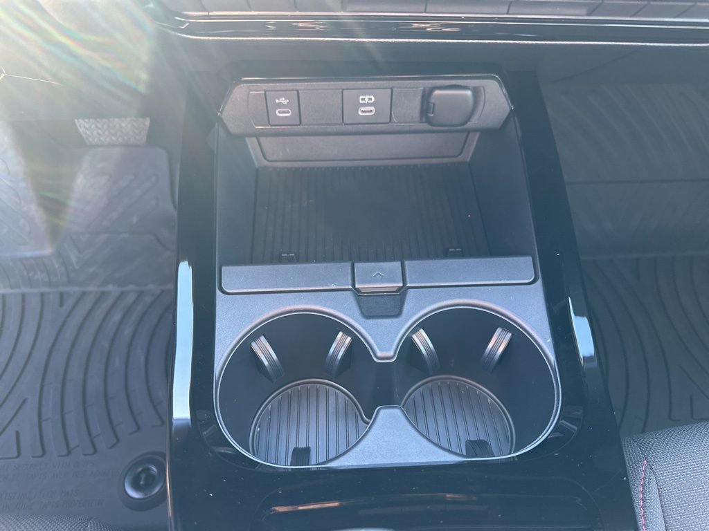 Used 2025 Toyota Prius Plug-In Hybrid image 5