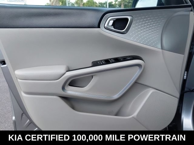 Certified 2025 Kia Soul LX w/ LX Technology Package FWD image 20