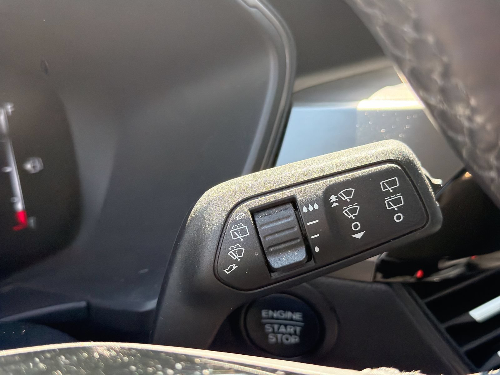 Used 2023 Ford Escape Active AWD/4WD image 31