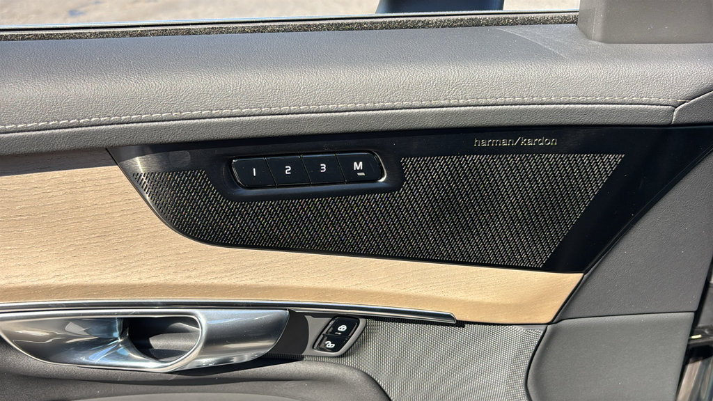 New 2027 Volvo XC90 B6 Plus AWD/4WD image 13