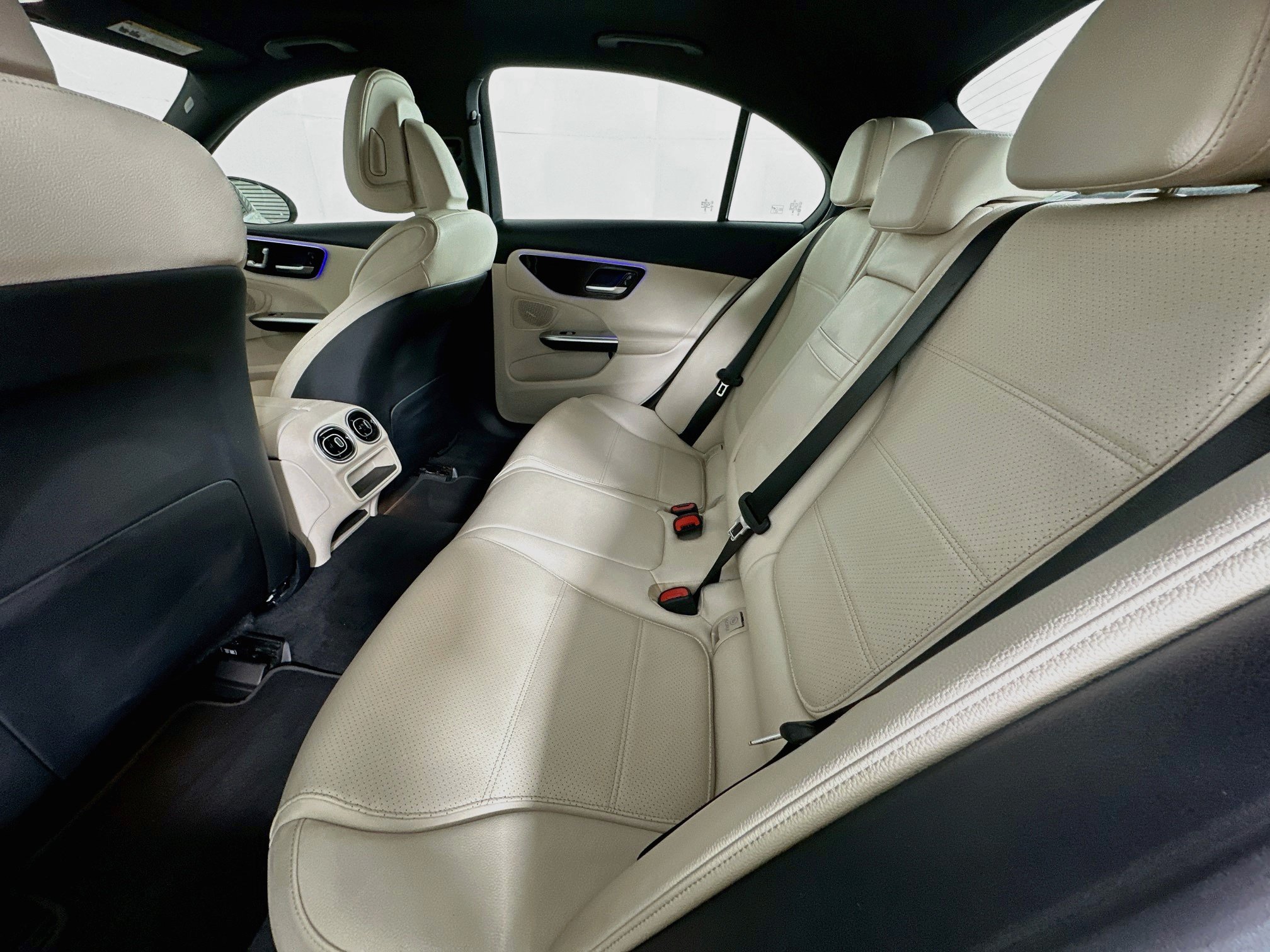 Used 2025 Mercedes-Benz C 300 4MATIC Sedan image 27