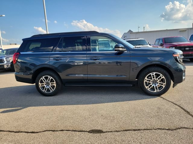 Certified 2025 Ford Expedition Active AWD/4WD image 6