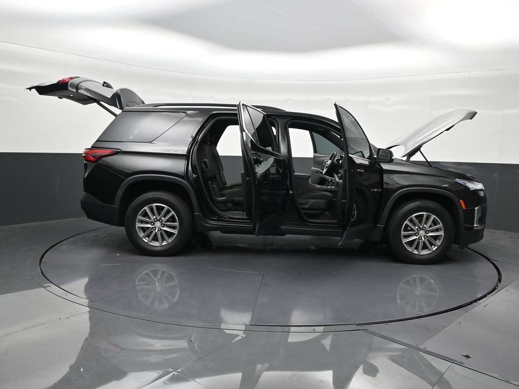 Used 2022 Chevrolet Traverse LT FWD image 33