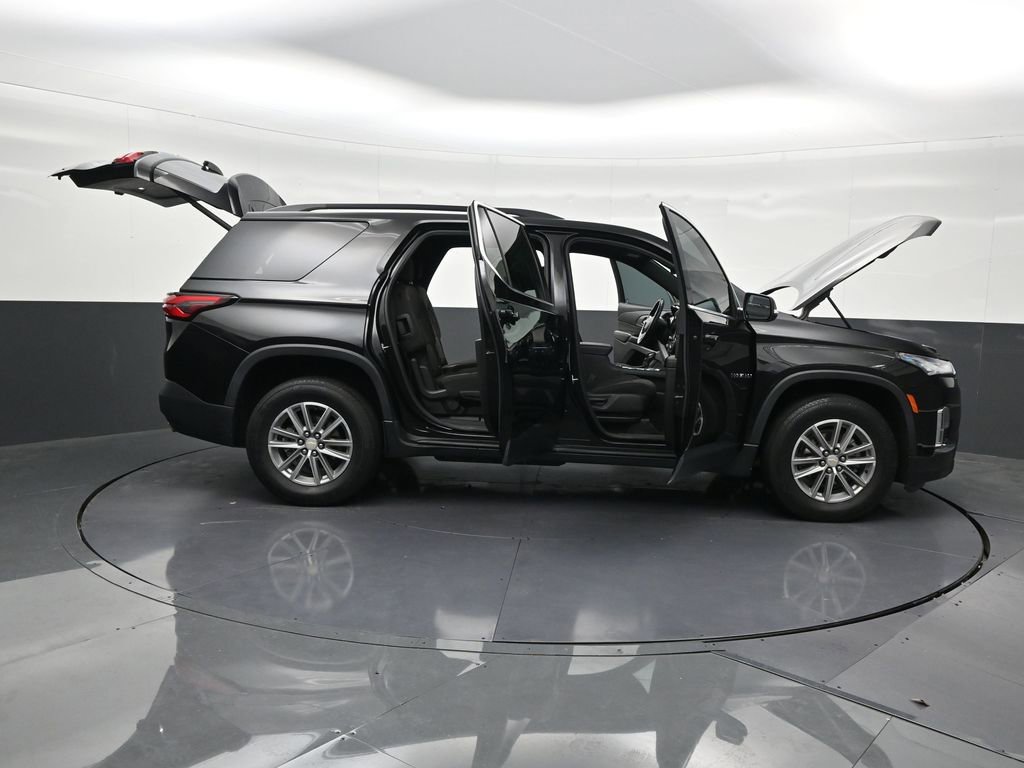 Used 2022 Chevrolet Traverse LT image 33