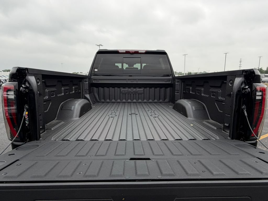 New 2026 GMC Sierra 2500 AT4 w/ AT4 Premium Plus Package AWD/4WD image 9