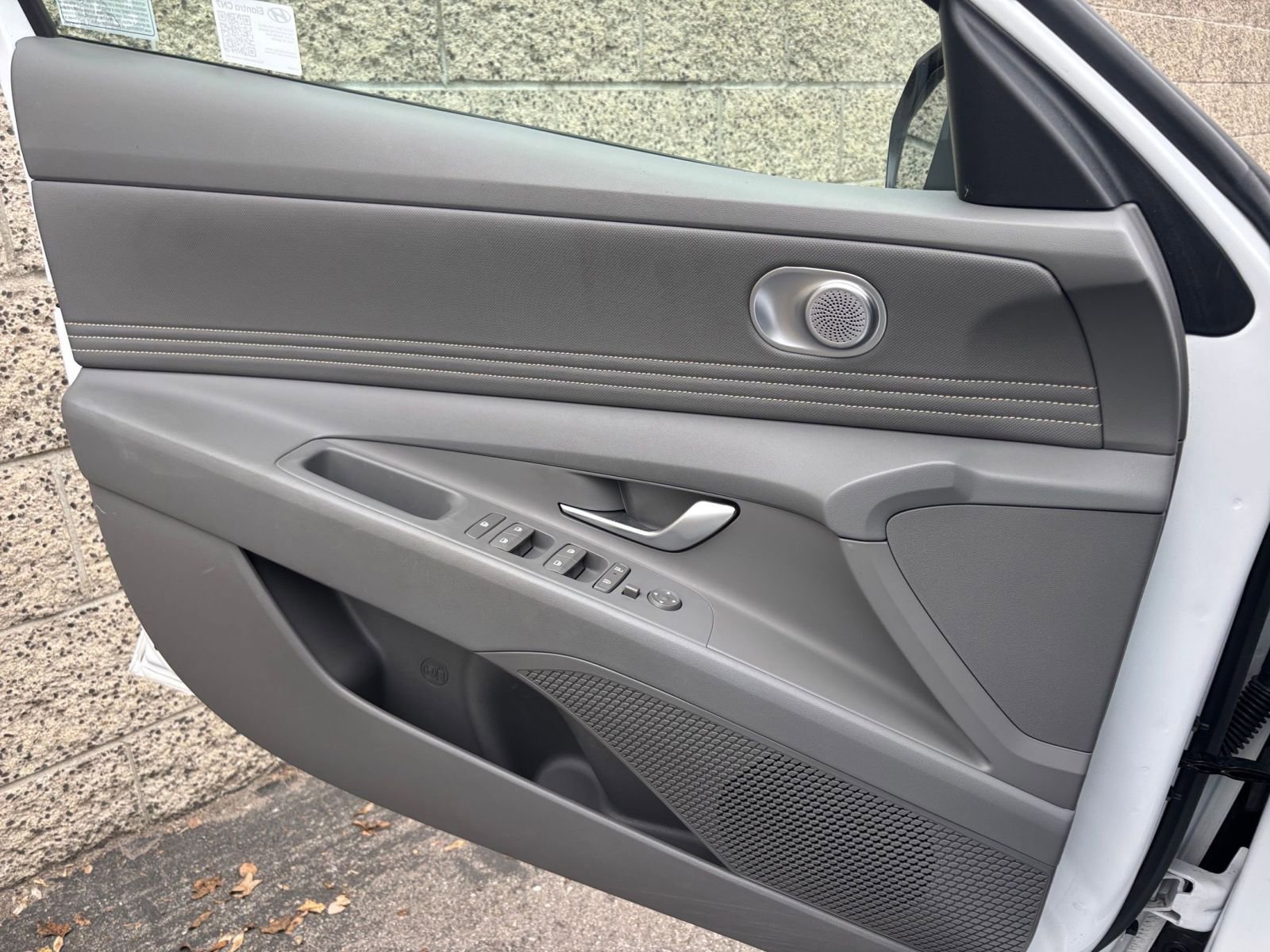 Used 2025 Hyundai Elantra SEL image 18