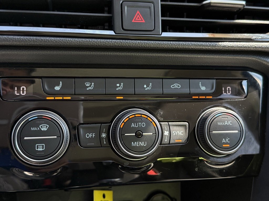 Certified 2024 Volkswagen Taos SE image 12