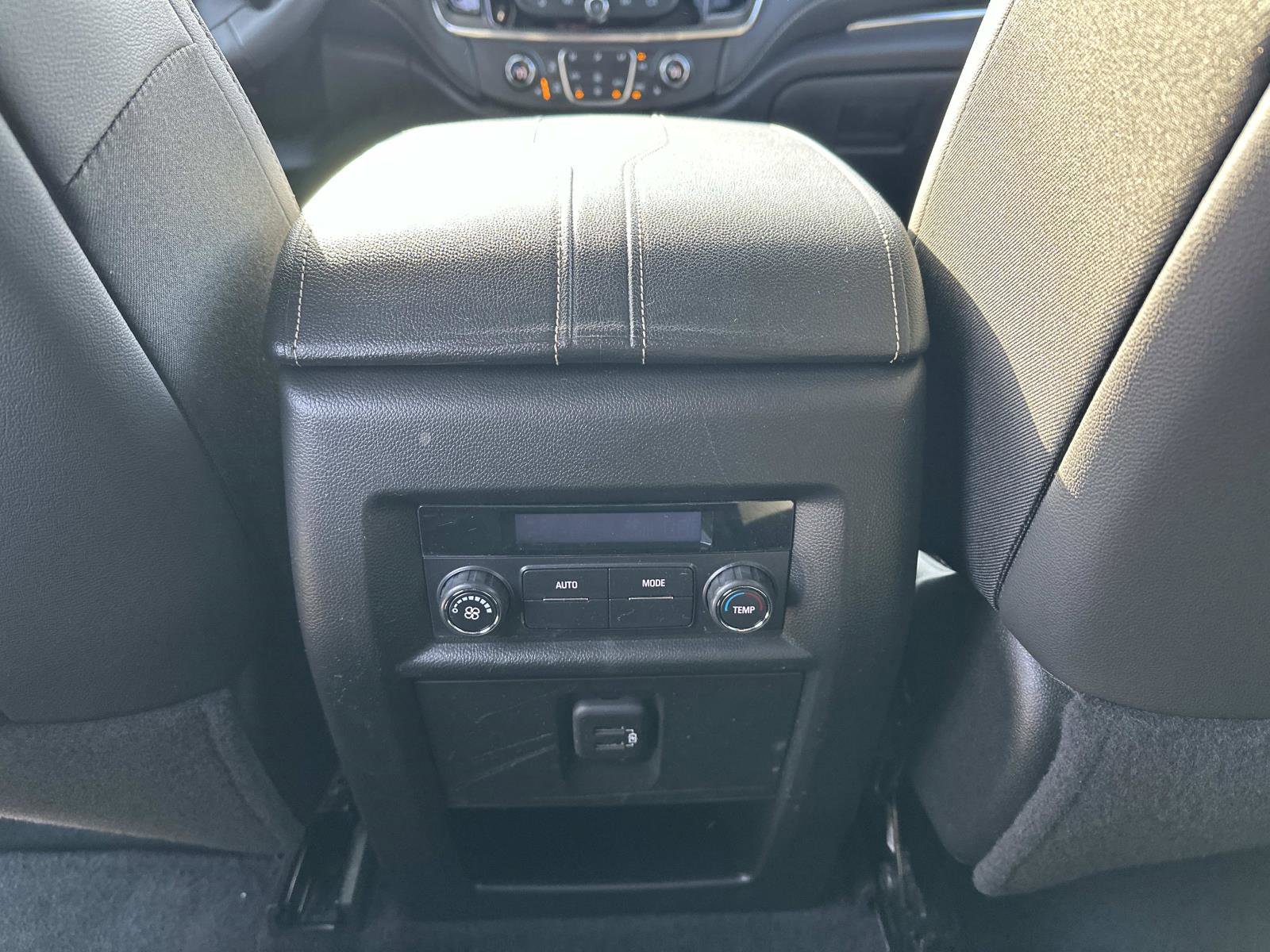 Used 2023 Chevrolet Traverse LT w/ Rear Camera Mirror Package image 14