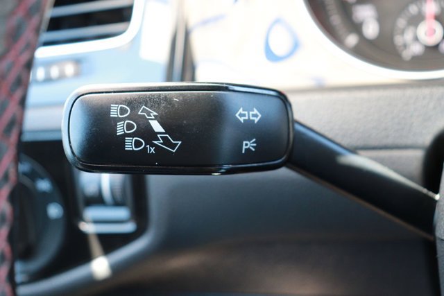 Used 2018 Volkswagen GTI SE FWD image 21