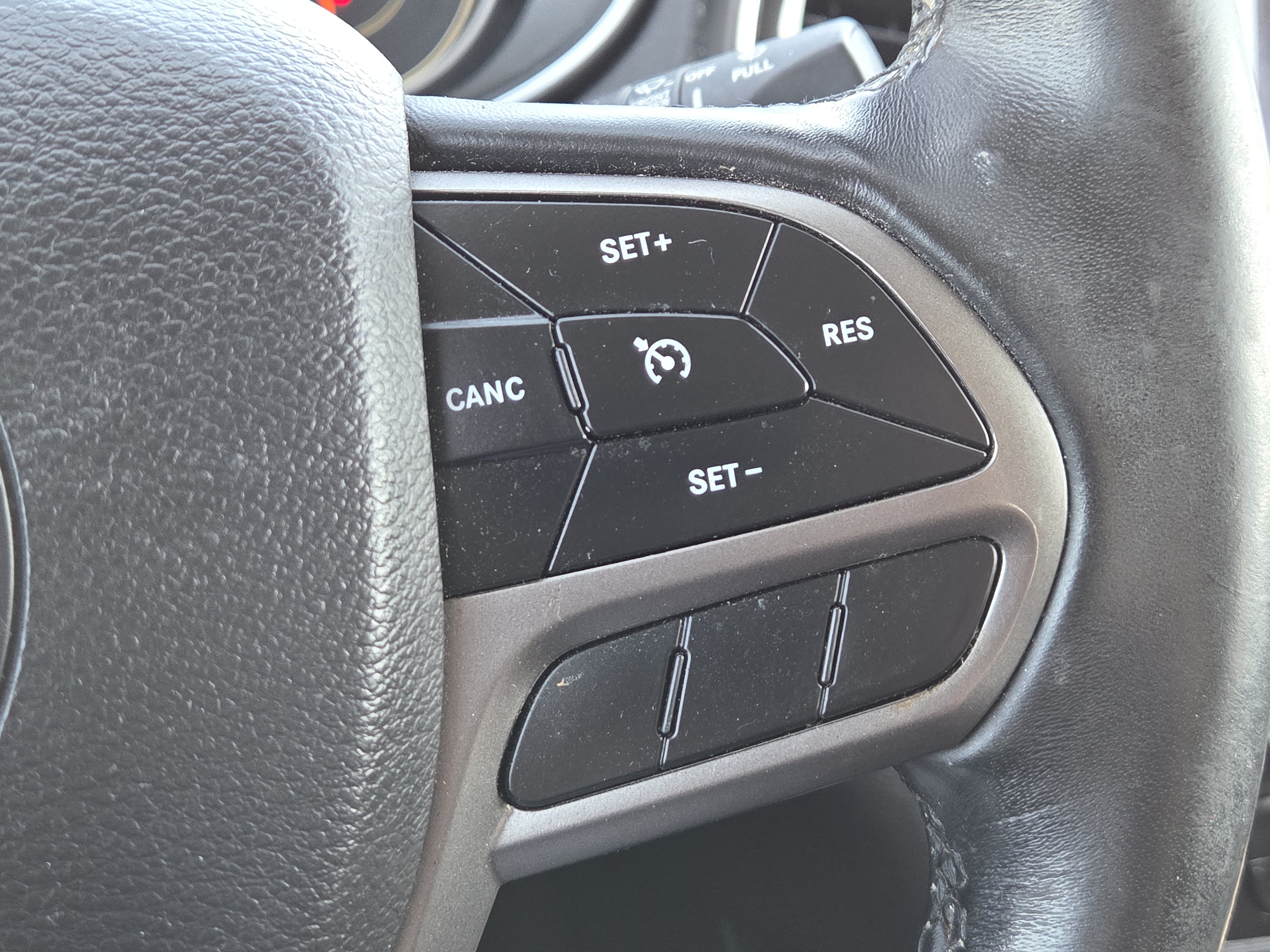 Used 2019 Jeep Cherokee Limited AWD/4WD image 23