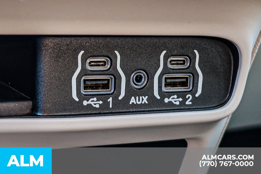 Used 2024 Chrysler Pacifica Touring-L image 44
