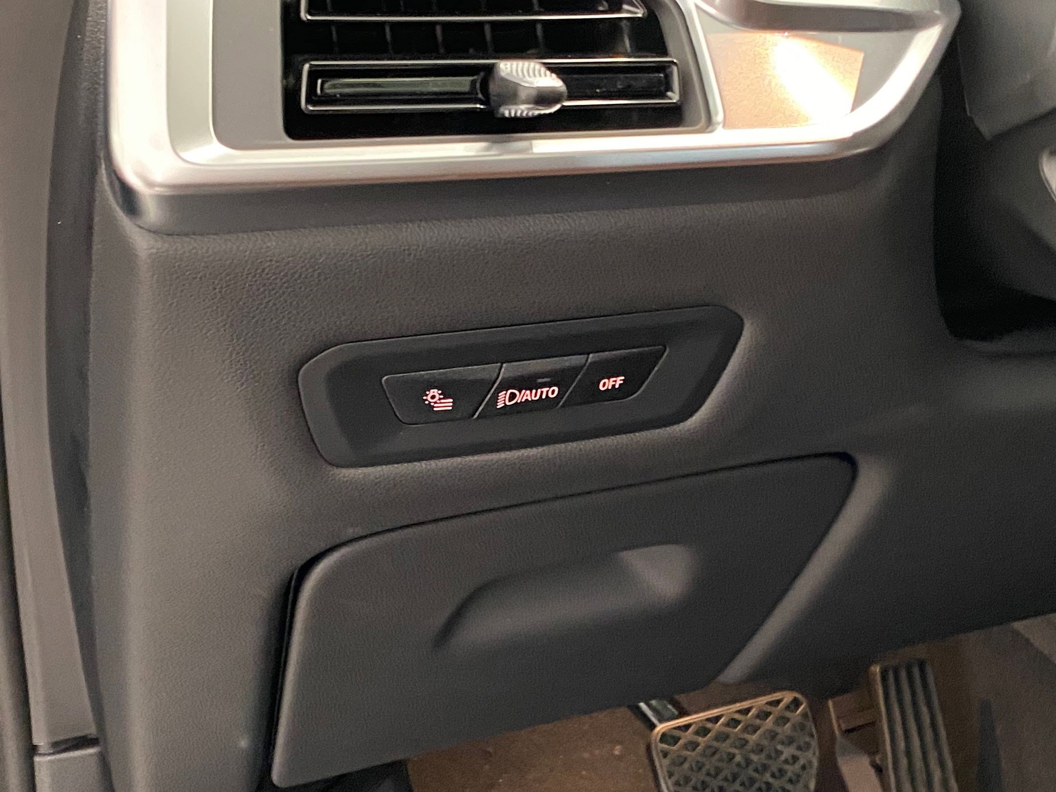 New 2026 BMW X5 xDrive50e w/ Premium Package image 26