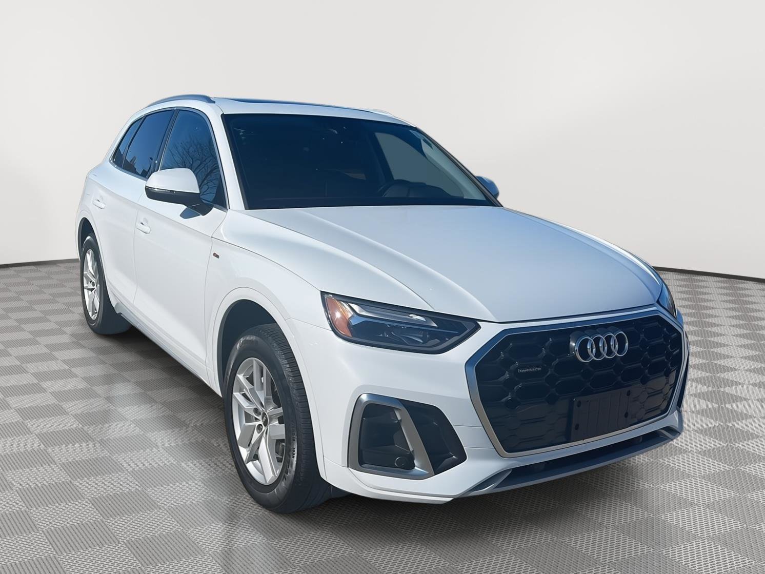 Used 2023 Audi Q5 2.0T Premium w/ Convenience Package AWD/4WD image 3
