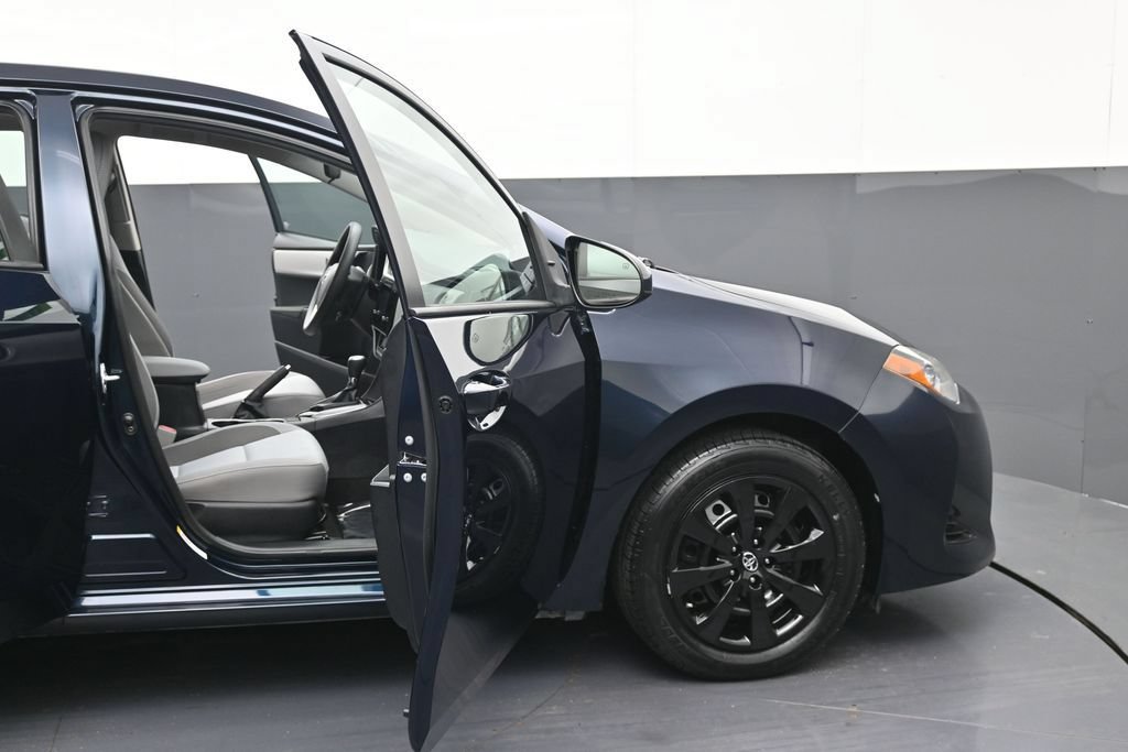 Used 2017 Toyota Corolla LE FWD image 9