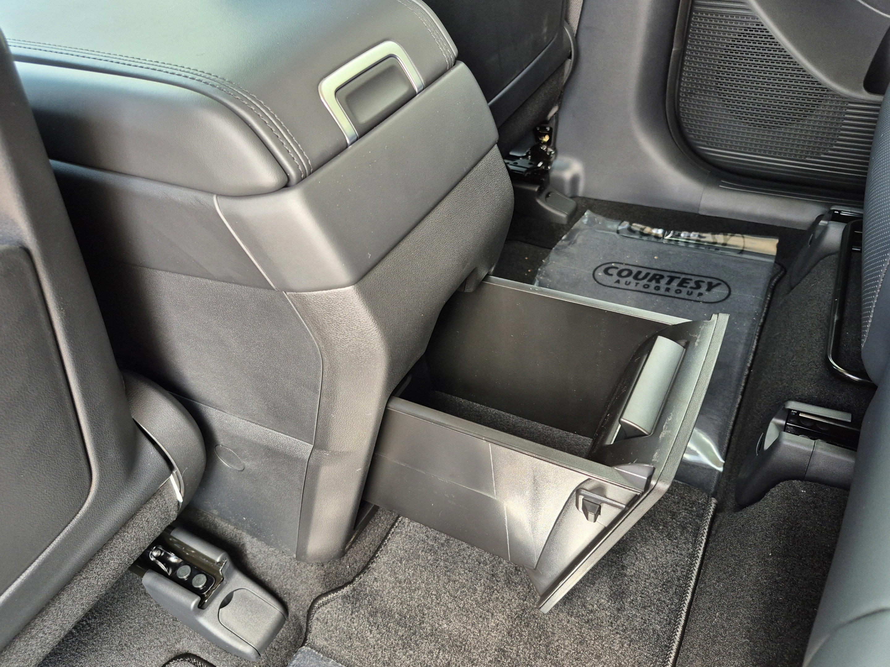 New 2027 Hyundai Santa Fe SEL FWD image 18