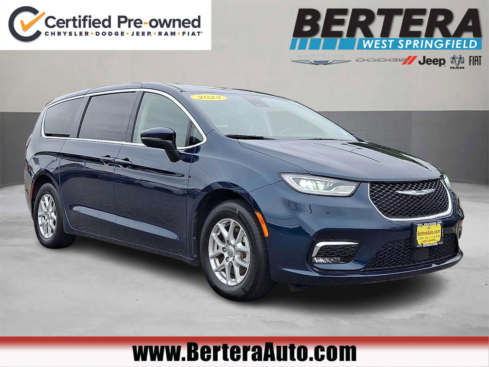 Certified 2023 Chrysler Pacifica Touring-L FWD image 1