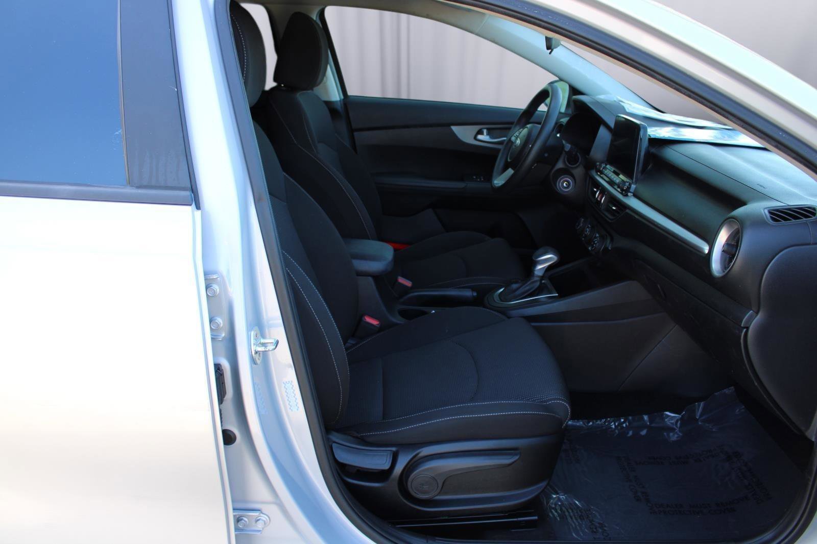 Used 2020 Kia Forte LXS FWD image 35