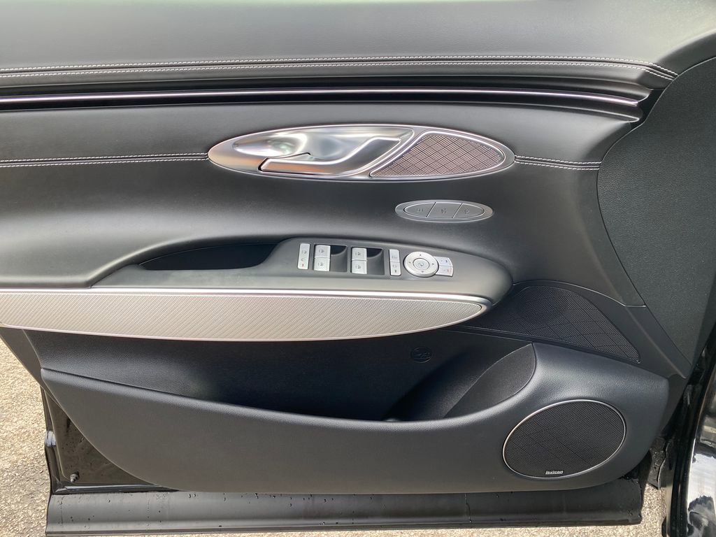 Certified 2023 Genesis GV70 2.5T w/ Sport Prestige Package image 13