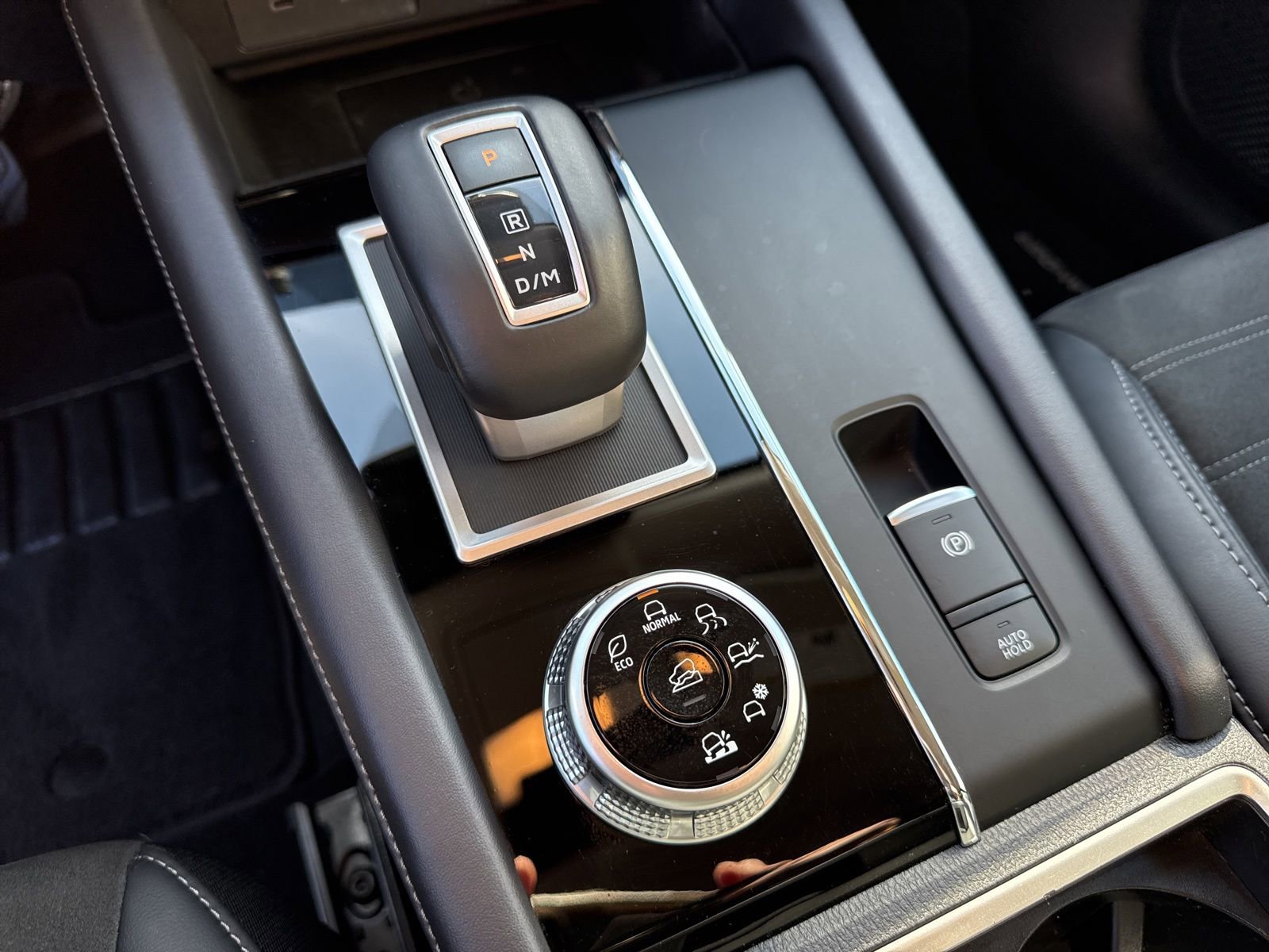 Used 2024 Mitsubishi Outlander SE Black Edition image 27