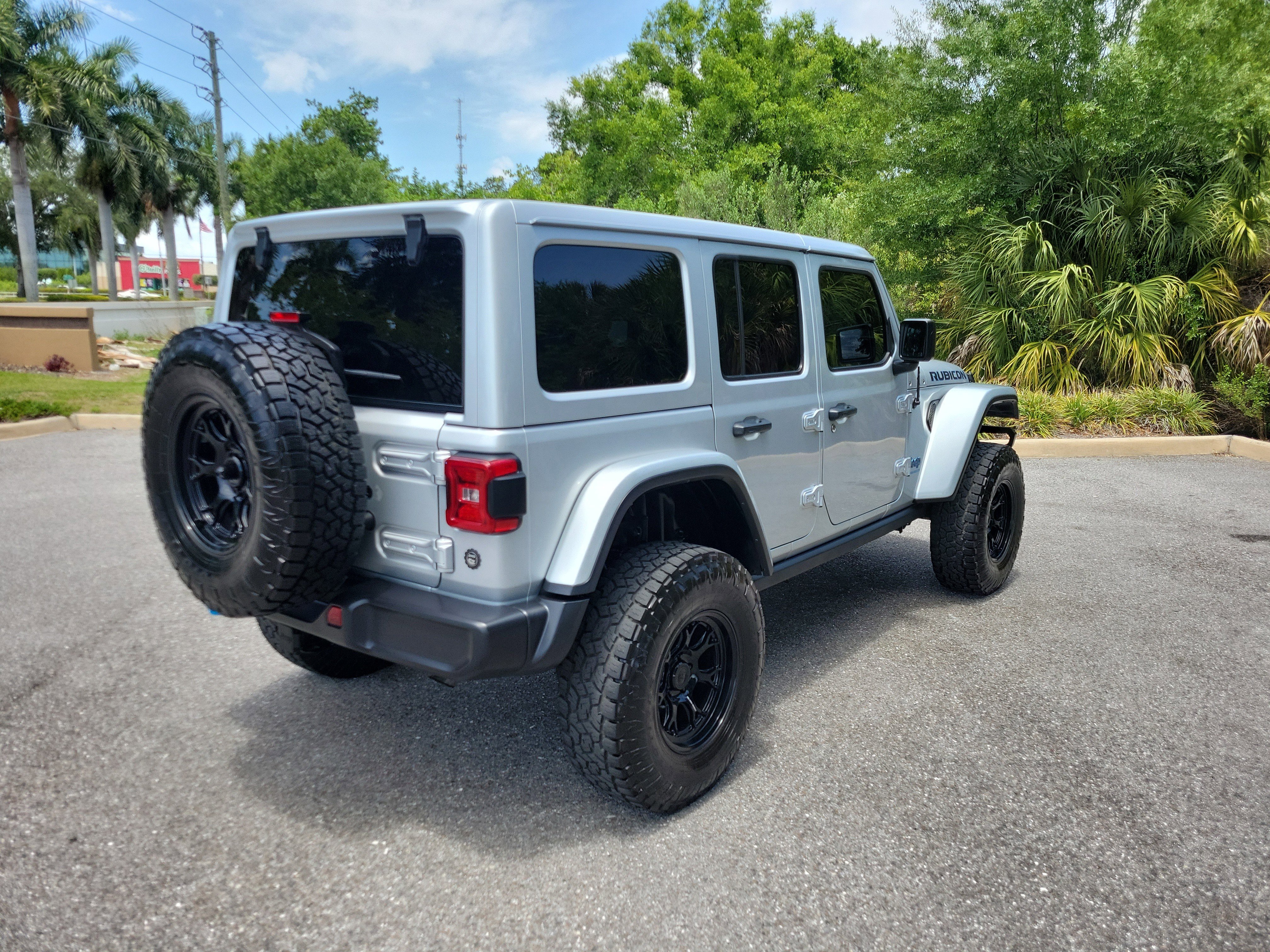 Used 2023 Jeep Wrangler Unlimited Rubicon 4xe AWD/4WD image 4