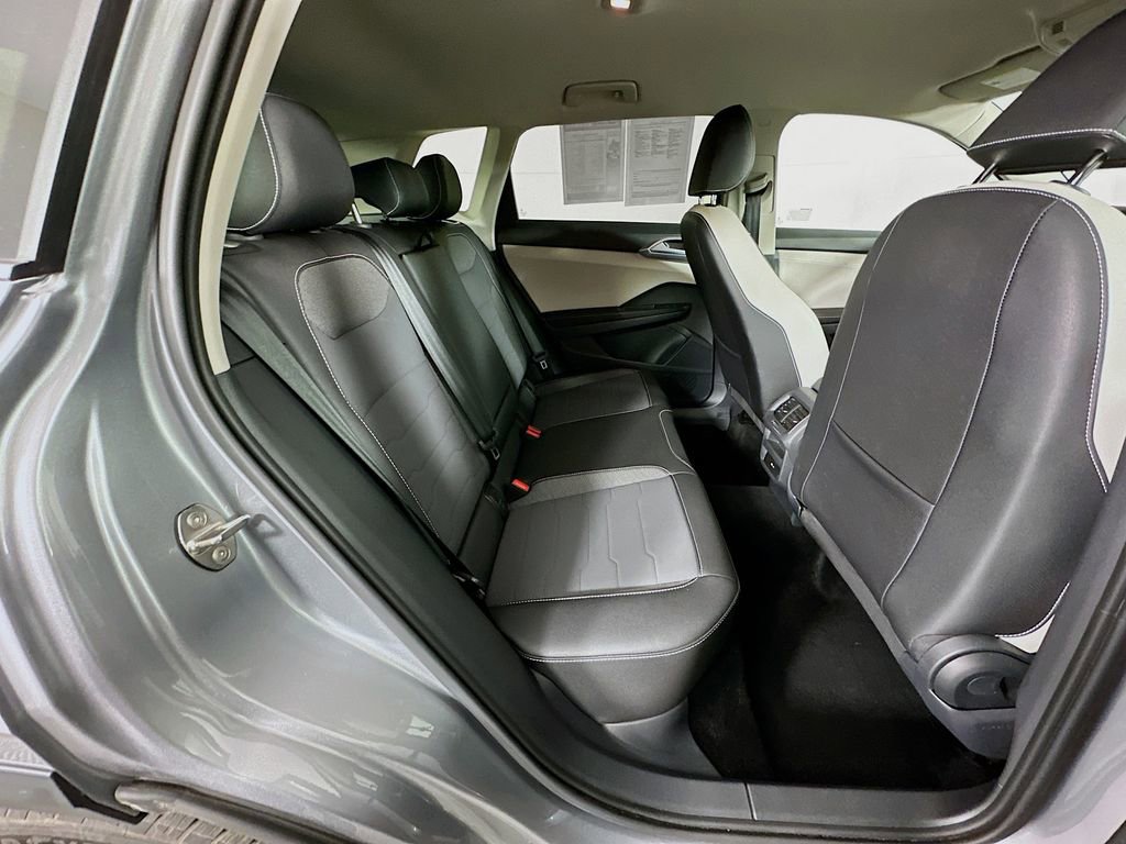 Used 2025 Volkswagen Taos SE image 34