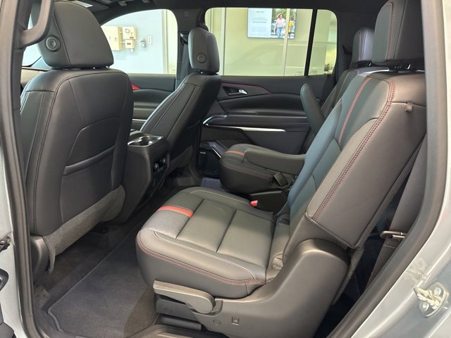 Used 2024 Chevrolet Traverse RS image 19