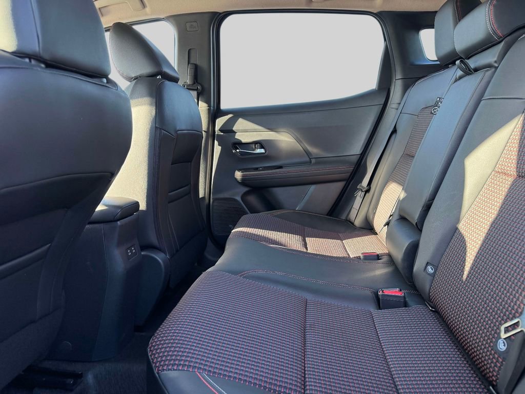 Used 2025 Nissan Kicks SR AWD/4WD image 12