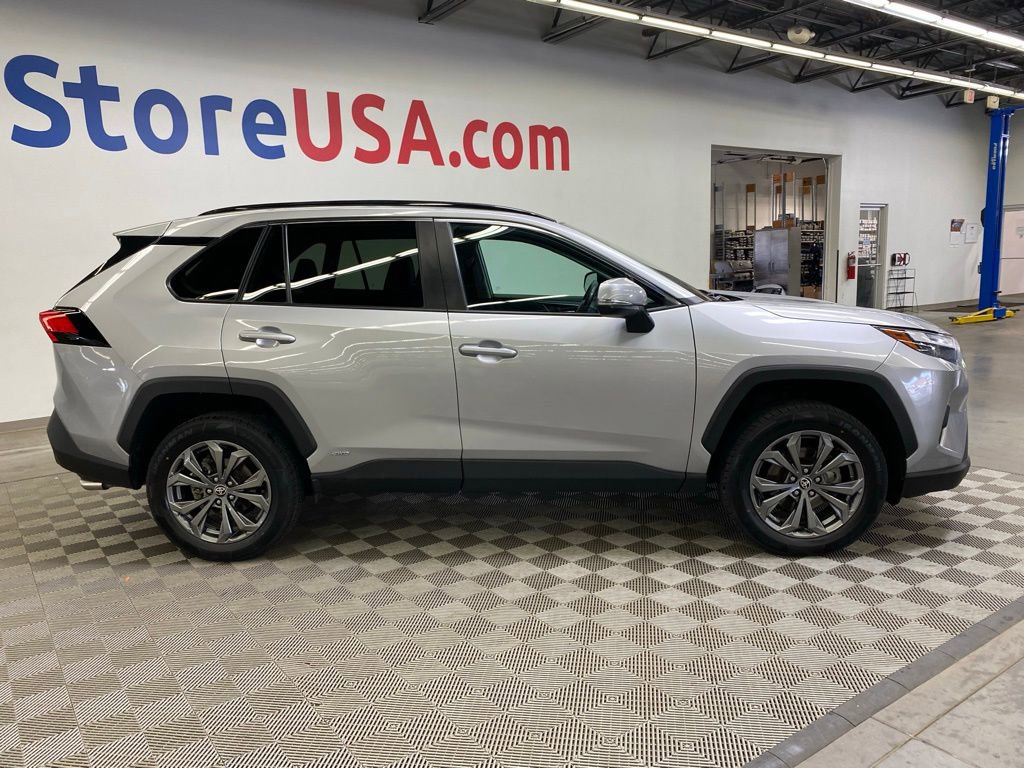 Used 2022 Toyota RAV4 XLE Premium image 11