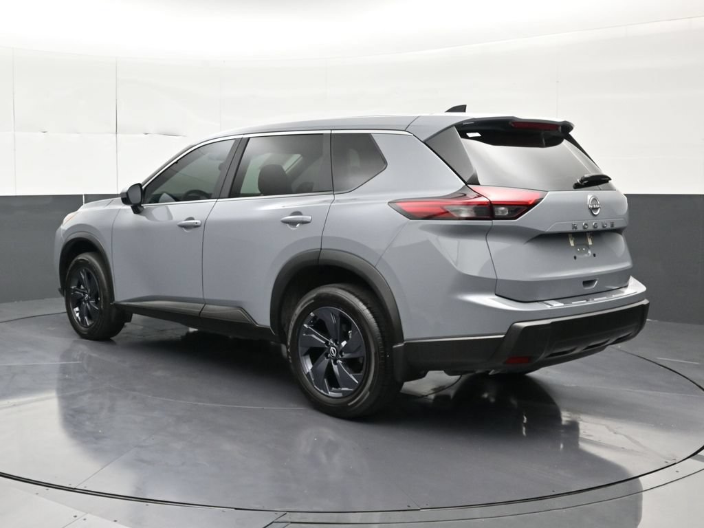 Used 2026 Nissan Rogue SV FWD image 3