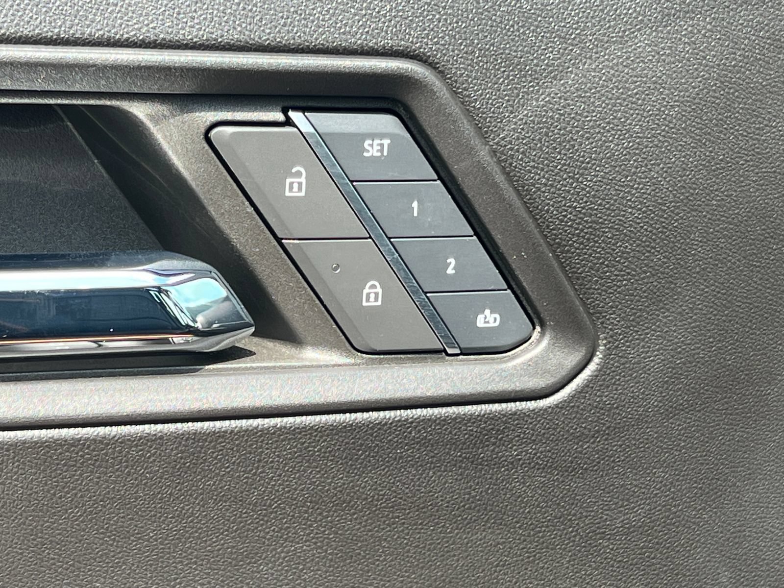 Certified 2024 GMC Canyon AT4 w/ AT4 Premium Package AWD/4WD image 23