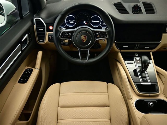 Used 2023 Porsche Cayenne S Platinum w/ Assistance Package image 2