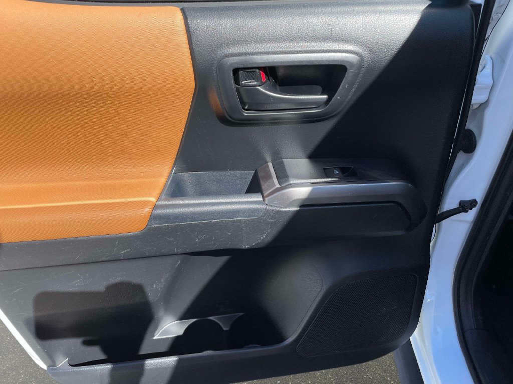 Used 2018 Toyota Tacoma SR5 RWD image 15