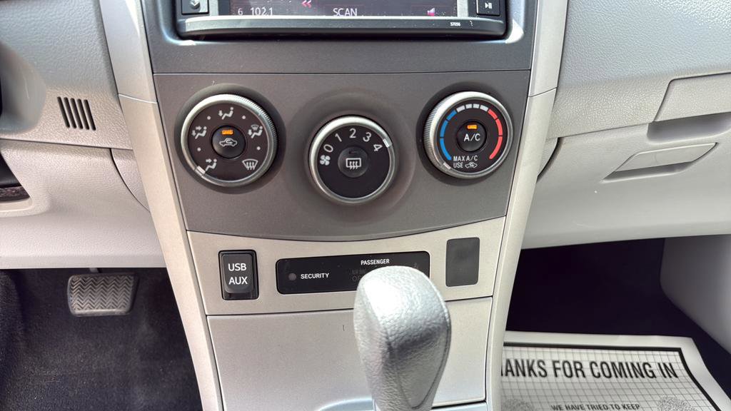 Used 2013 Toyota Corolla LE FWD image 23