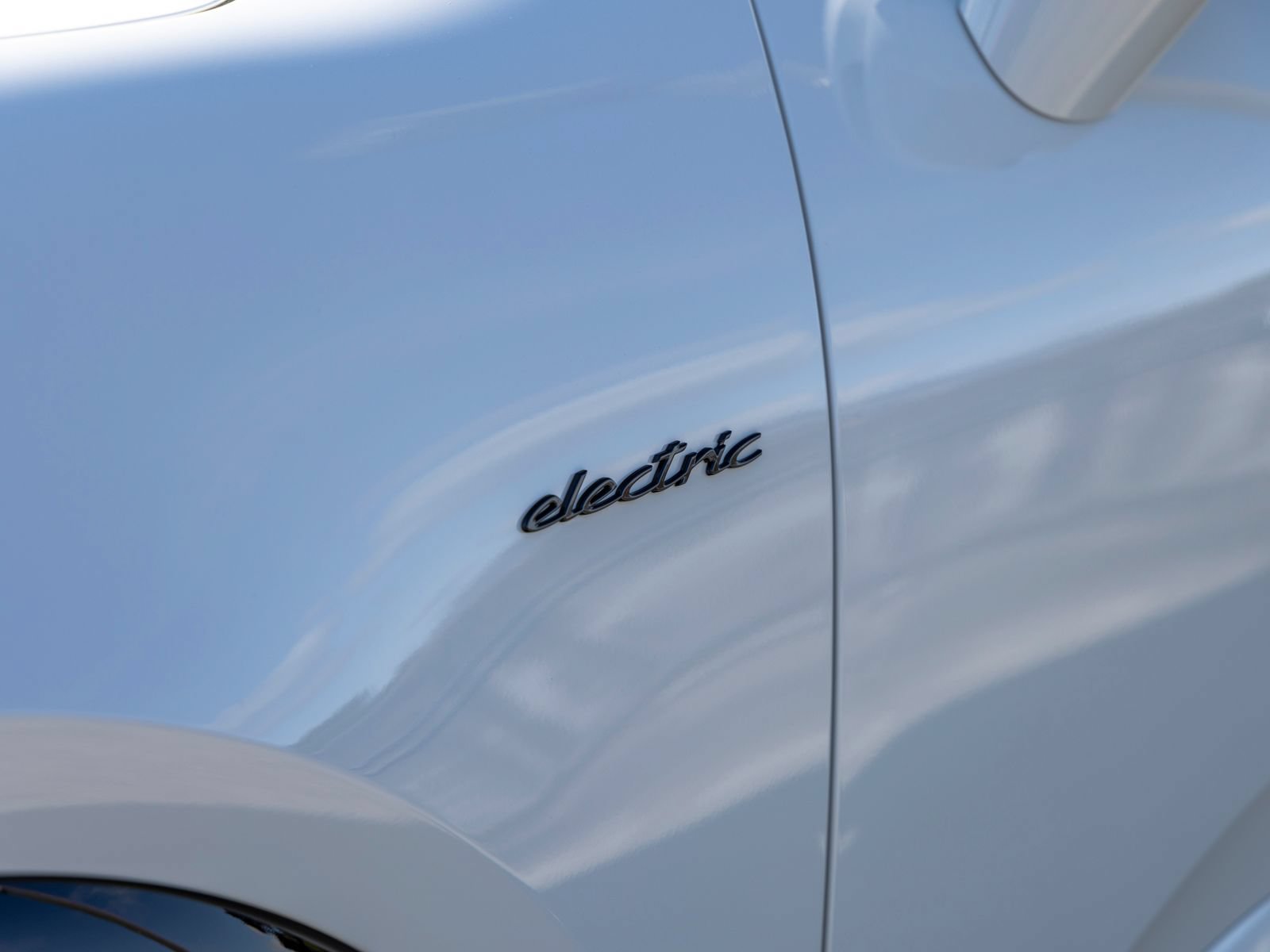 New 2025 Porsche Macan Turbo Electric AWD/4WD image 18
