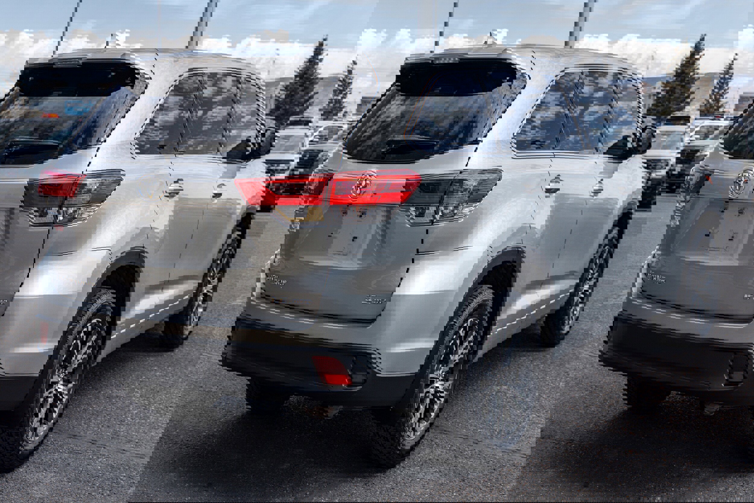 Used 2017 Toyota Highlander Plus w/ Carpet Mat Package image 4