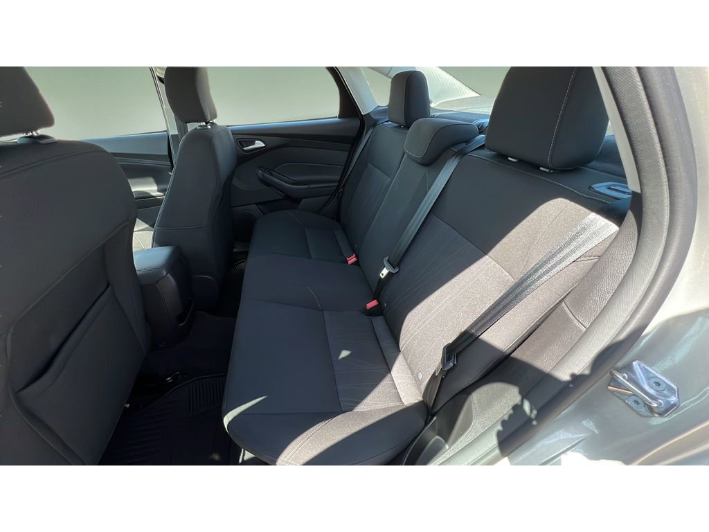 Used 2015 Ford Focus SE w/ SE Cold Weather Package FWD image 28
