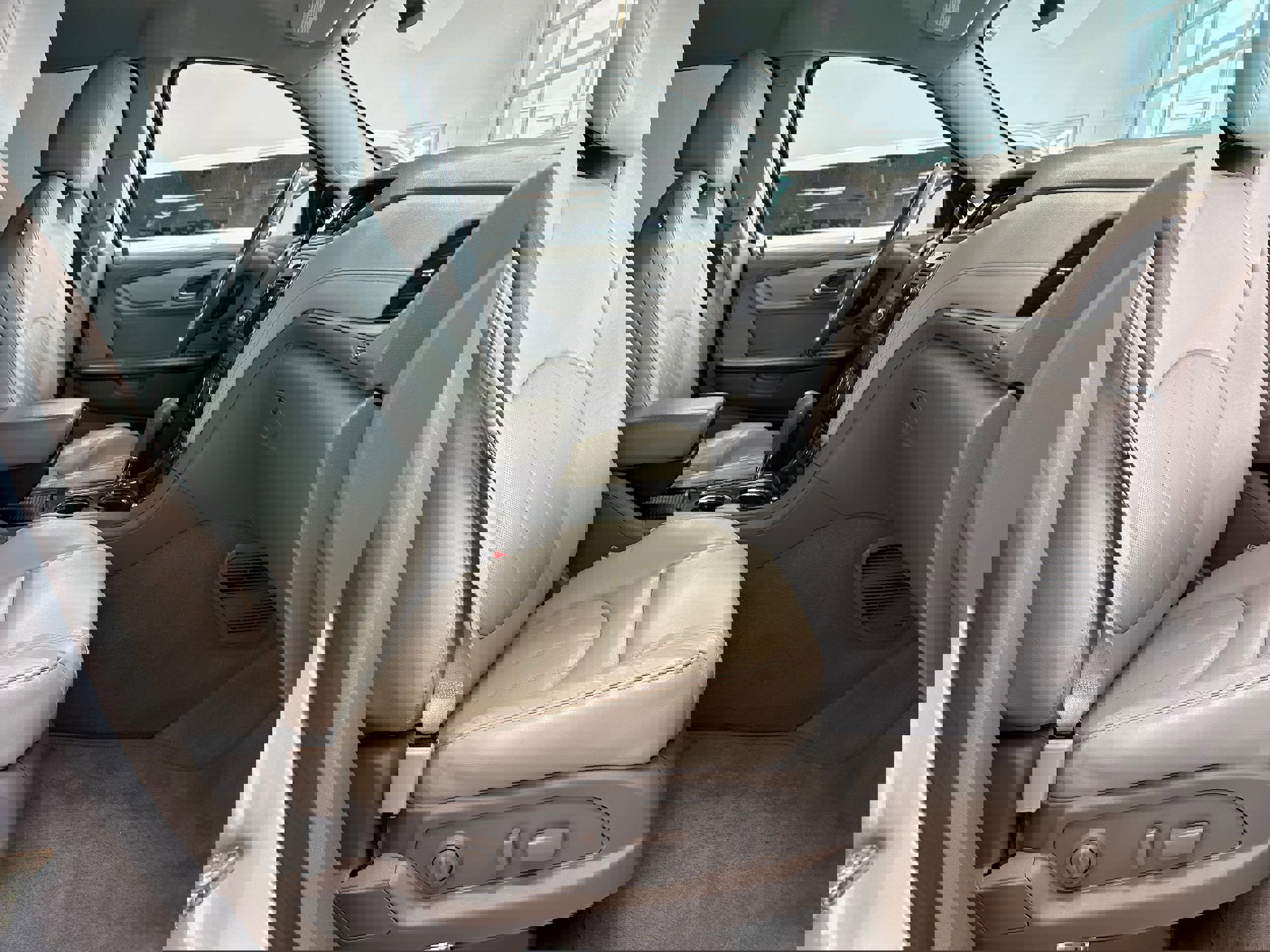 Used 2017 Chevrolet Traverse Premier image 16