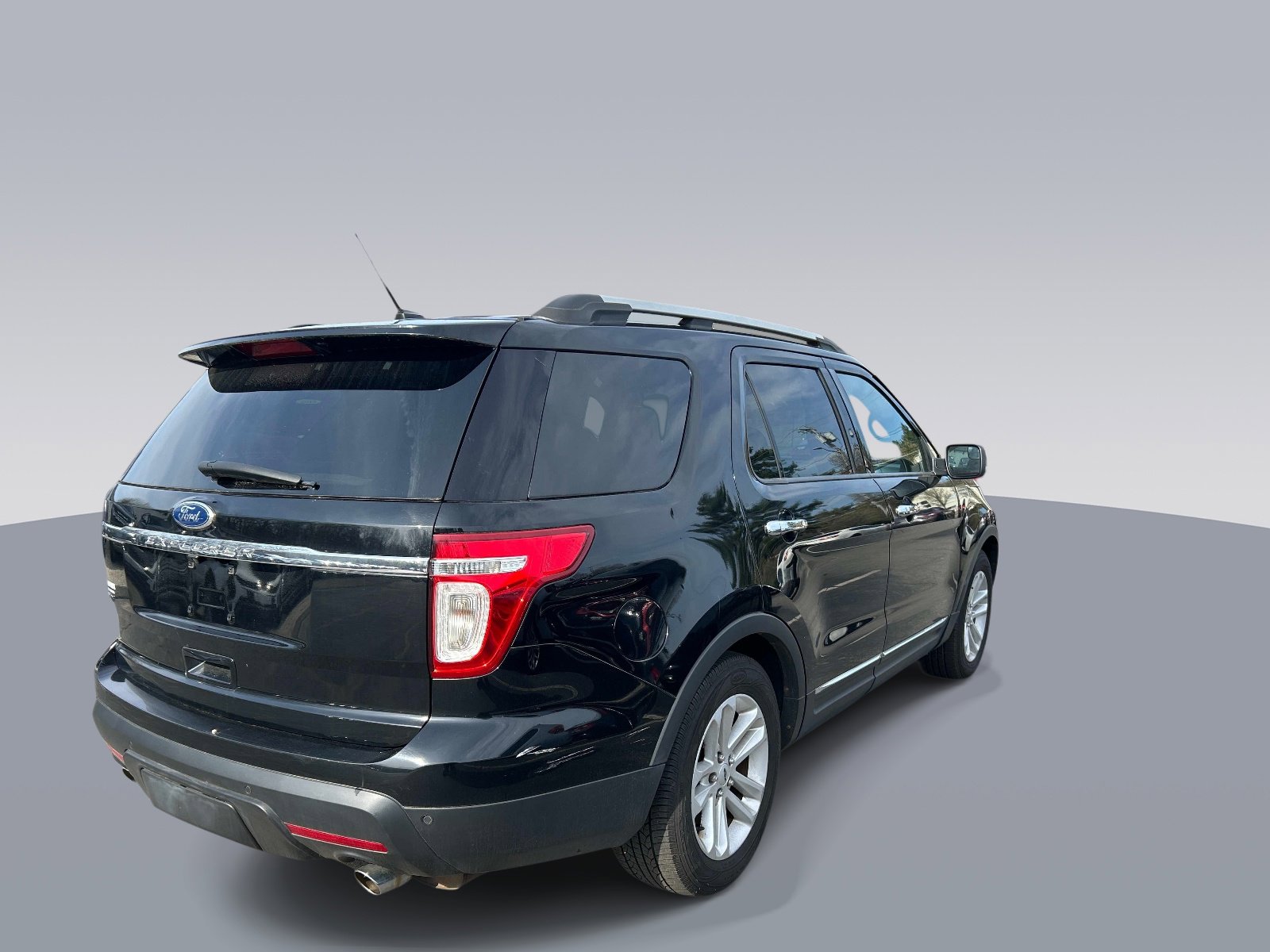 Used 2012 Ford Explorer XLT FWD image 3