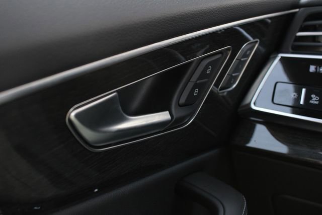 Used 2024 Audi Q8 Prestige w/ Prestige Package image 8