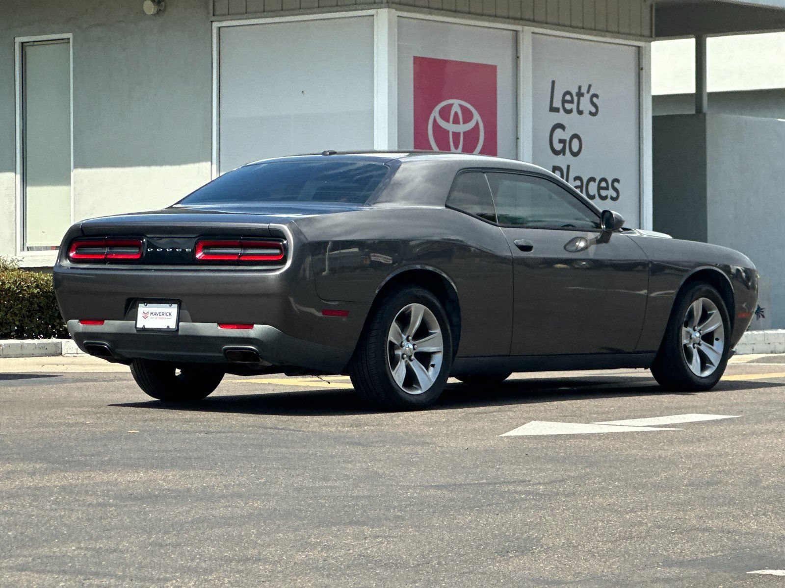 Used 2015 Dodge Challenger SXT RWD image 5