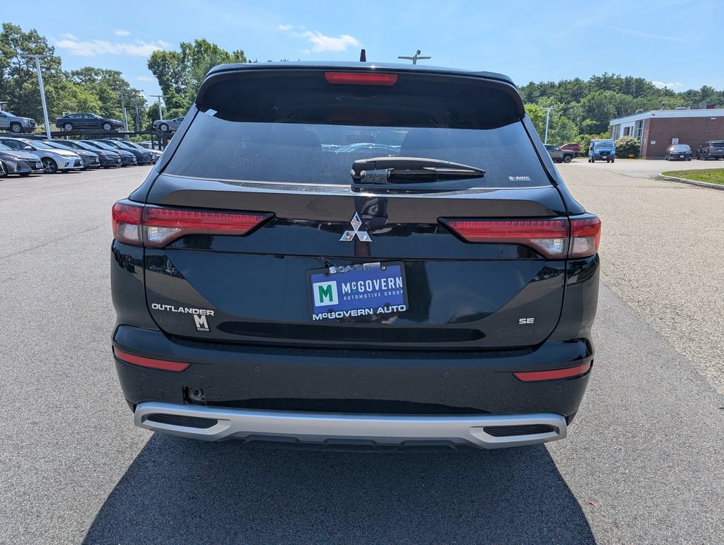 Used 2024 Mitsubishi Outlander SE AWD/4WD image 4