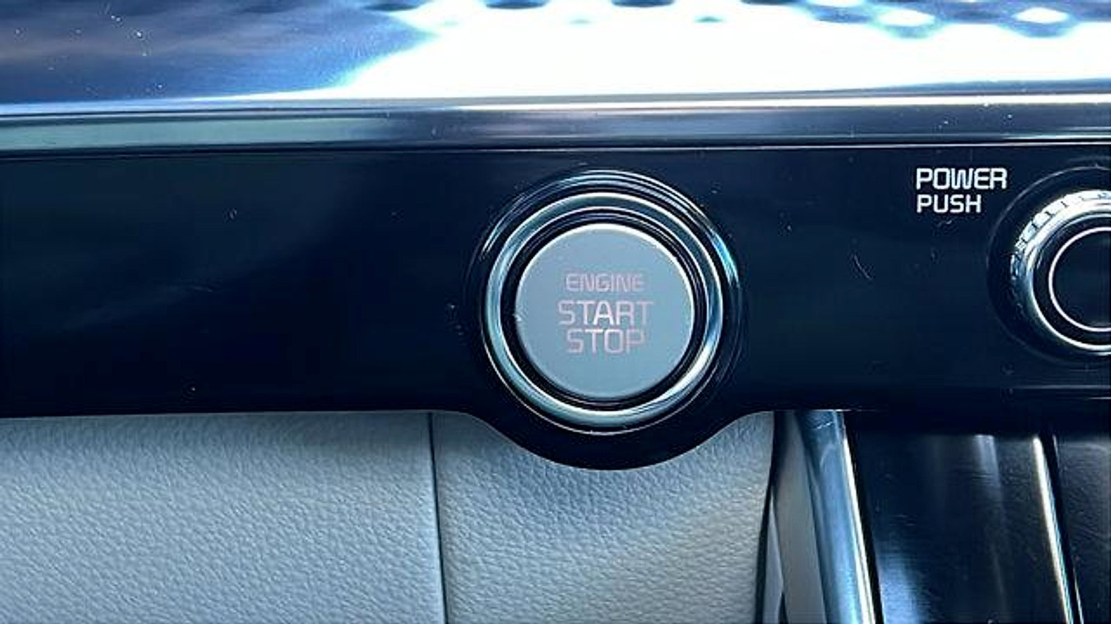 Used 2023 Kia Carnival SX Prestige image 28