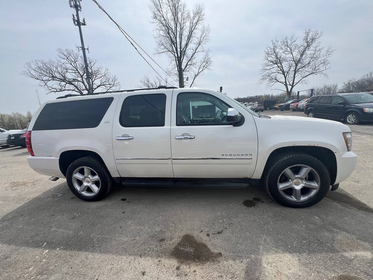 Used 2011 Chevrolet Suburban LTZ AWD/4WD image 4