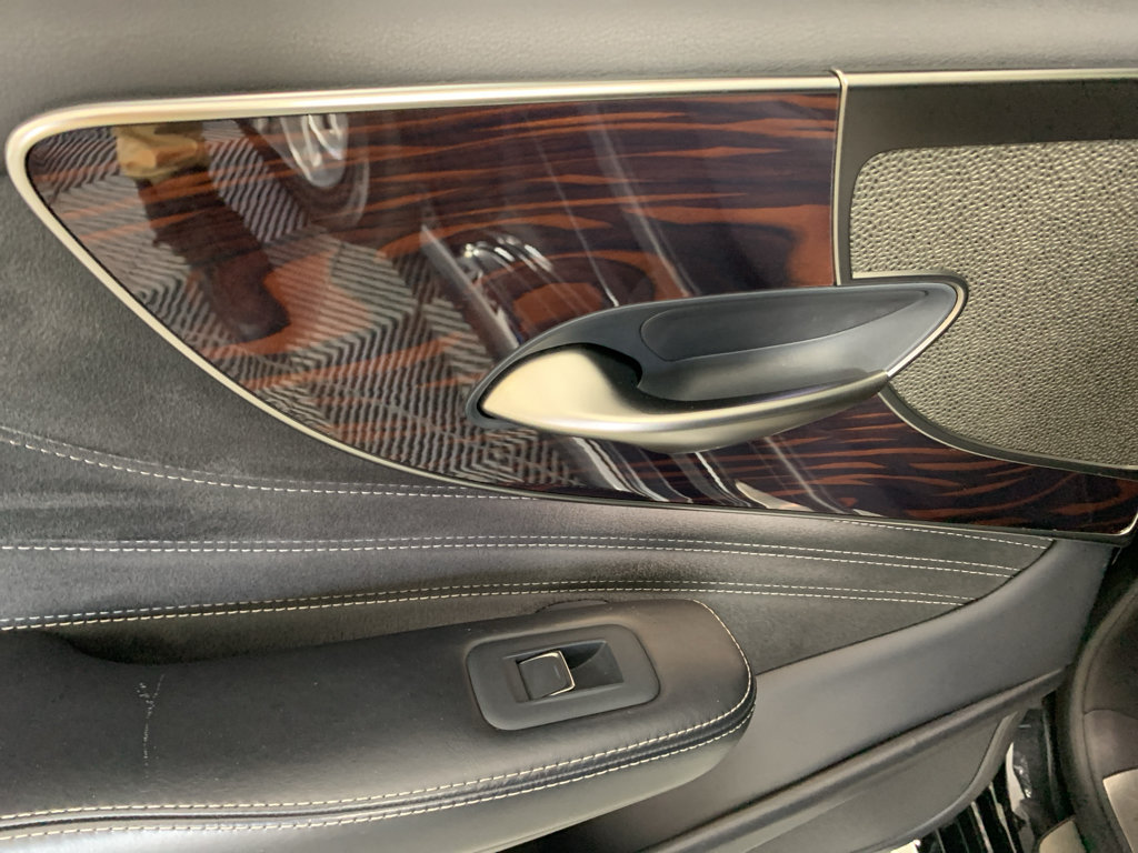 Used 2020 Lexus LS 500 w/ Interior Upgrade Package RWD image 32