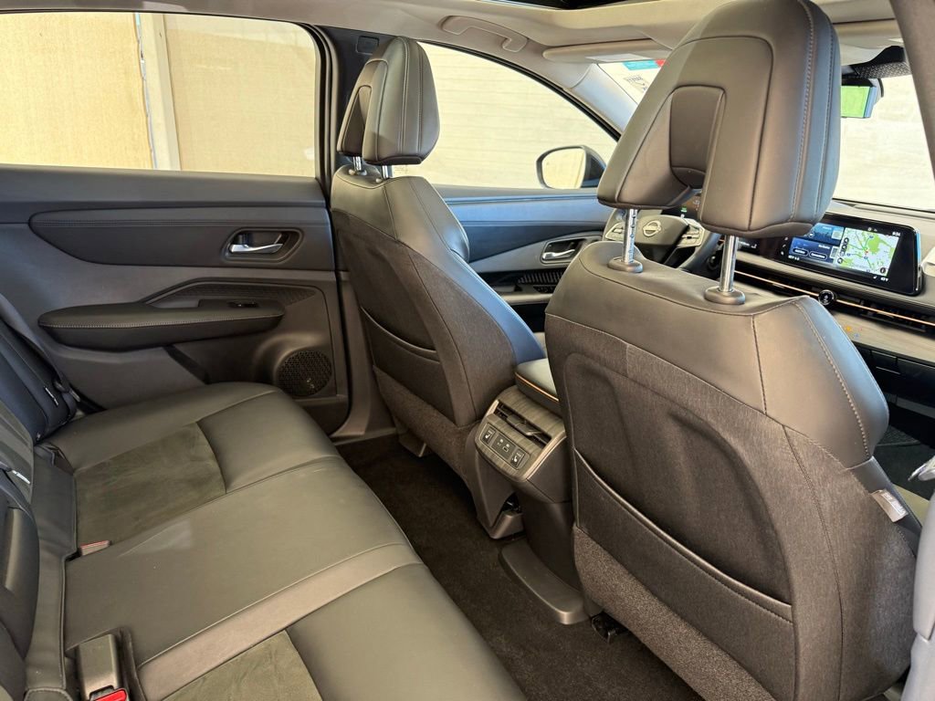 Used 2024 Nissan Ariya FWD image 17