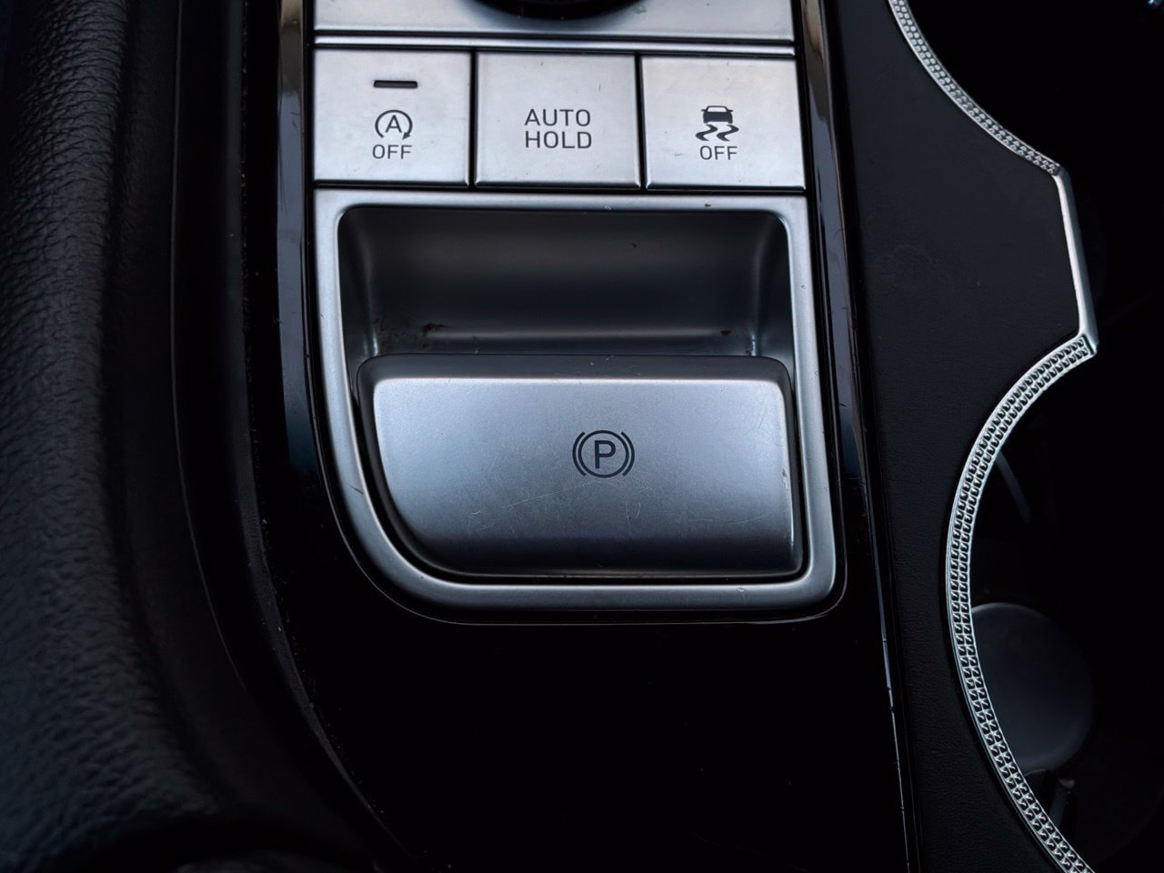 Used 2021 Genesis G70 2.0T RWD image 25